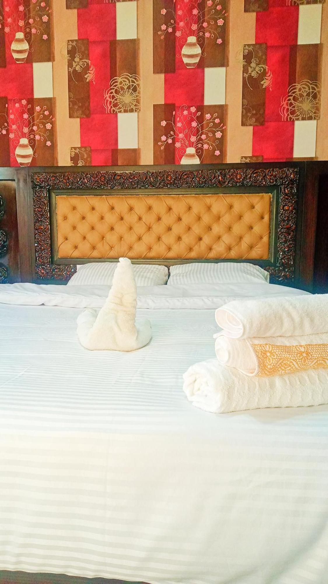 Pyramids Show Hotel Kafret el-Gabal Zewnętrze zdjęcie