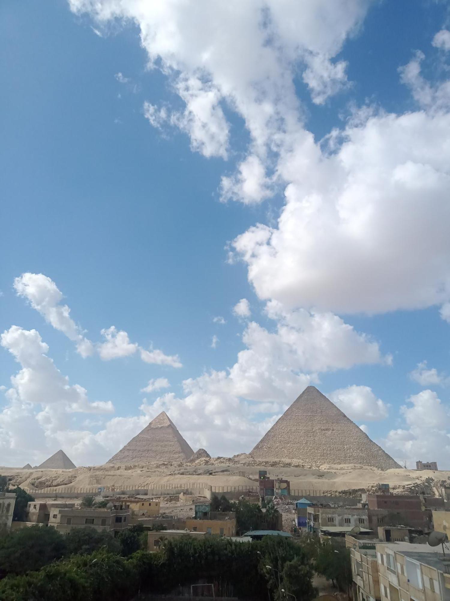 Pyramids Show Hotel Kafret el-Gabal Zewnętrze zdjęcie