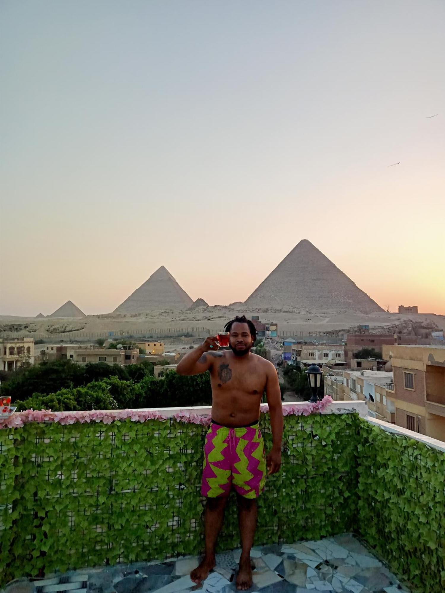 Pyramids Show Hotel Kafret el-Gabal Zewnętrze zdjęcie