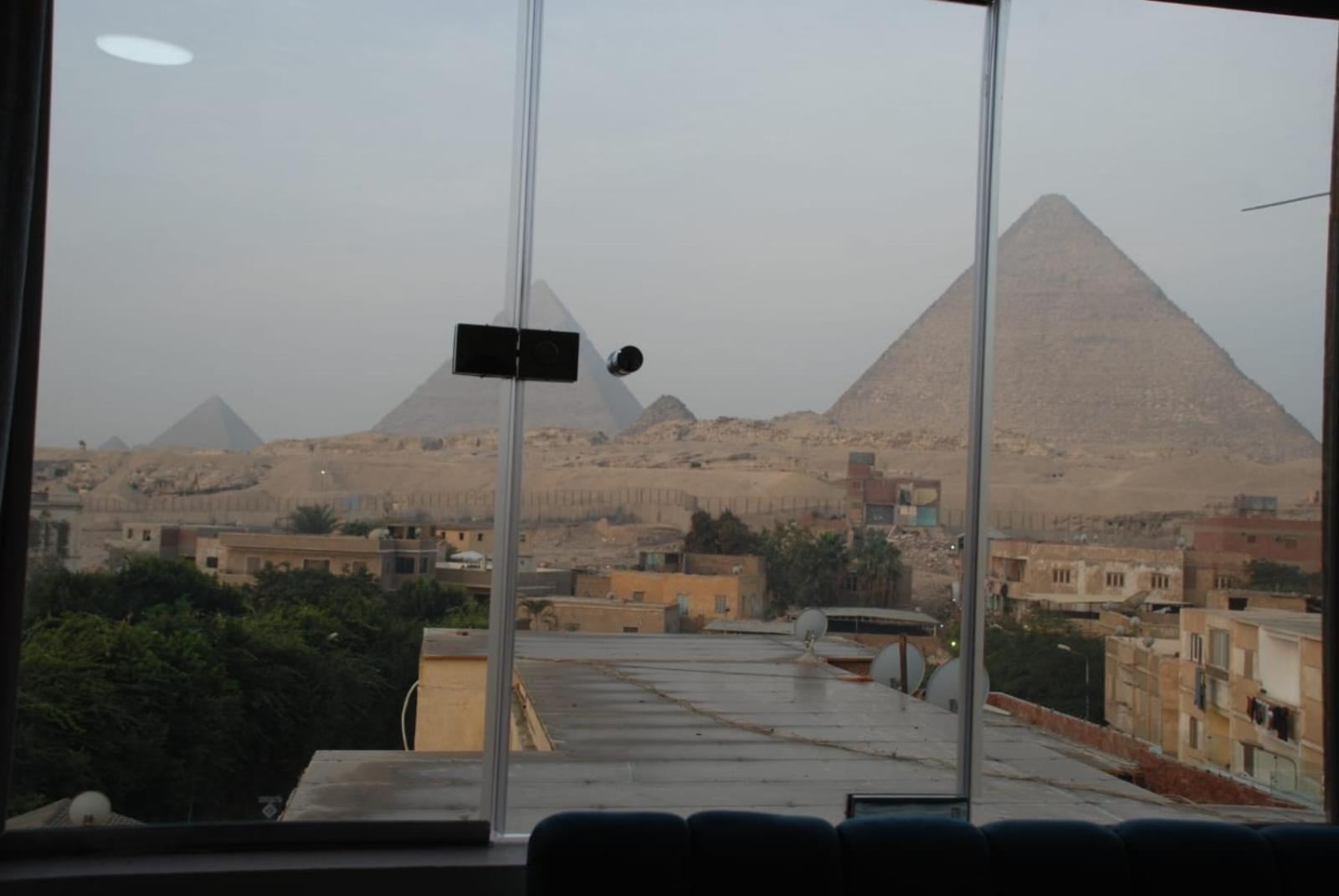 Pyramids Show Hotel Kafret el-Gabal Zewnętrze zdjęcie