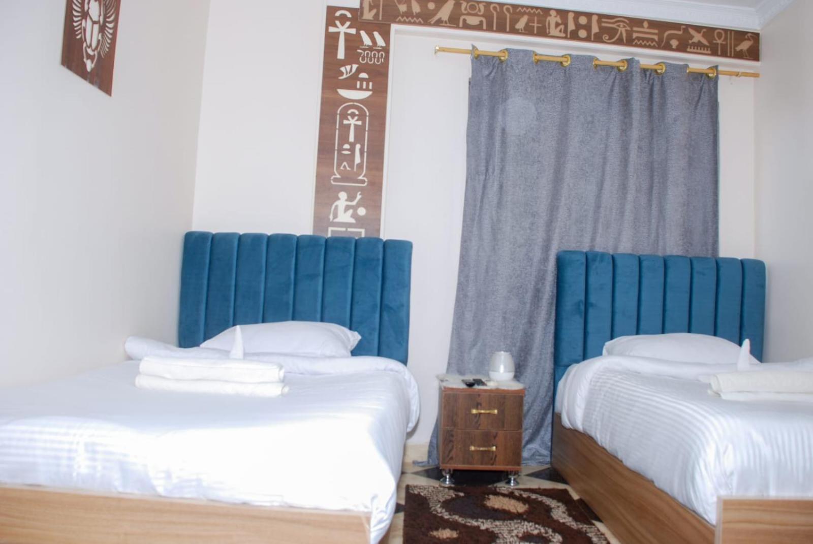 Pyramids Show Hotel Kafret el-Gabal Zewnętrze zdjęcie