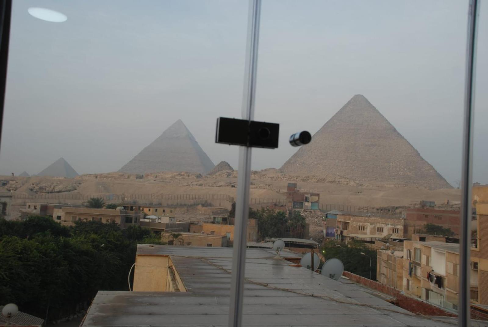 Pyramids Show Hotel Kafret el-Gabal Zewnętrze zdjęcie
