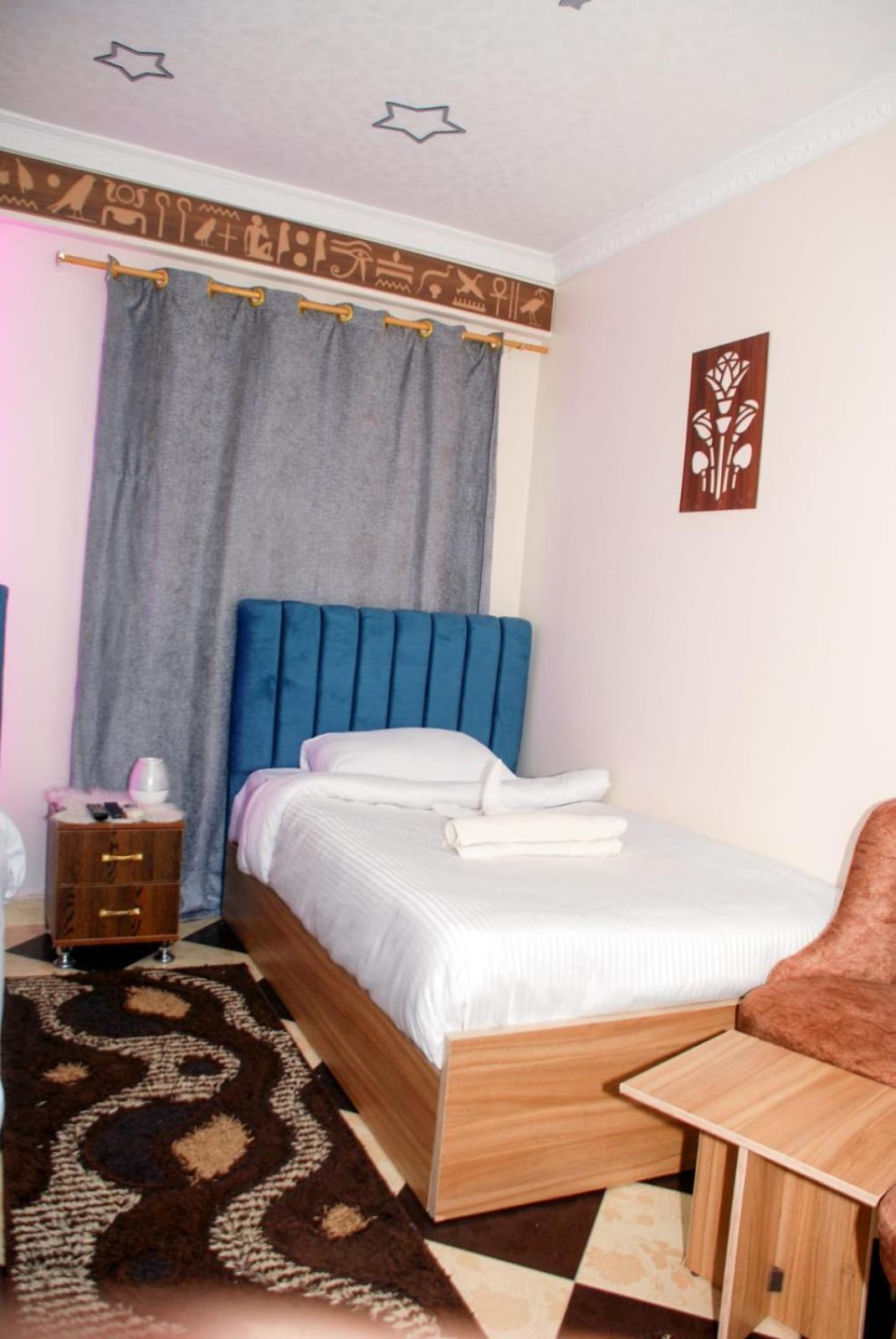 Pyramids Show Hotel Kafret el-Gabal Zewnętrze zdjęcie