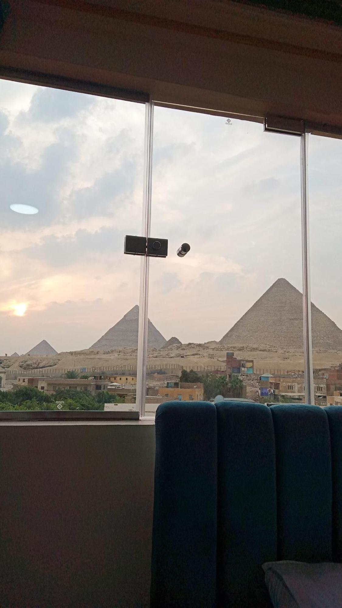 Pyramids Show Hotel Kafret el-Gabal Zewnętrze zdjęcie